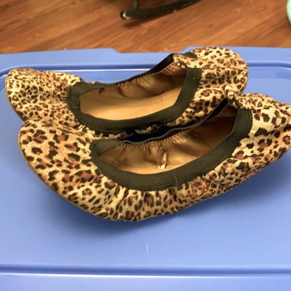Leopard print flats - Picture 2 of 2